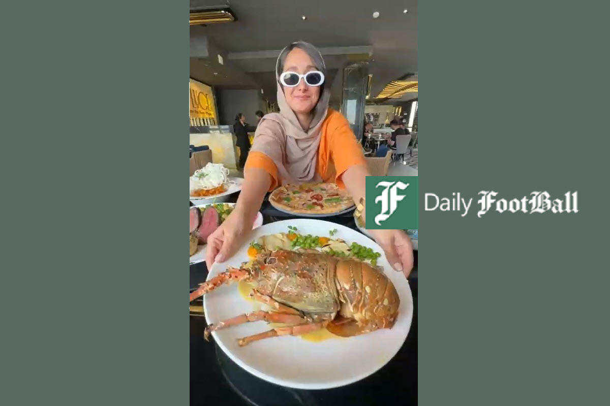 فیلم| ترویج حرام خواری در ایران؛ سرو لابستر در رستوران های لاکچری تهران فیلم| ترویج حرام خواری در ایران؛ سرو لابستر در رستوران های لاکچری تهران | دیلی فوتبال