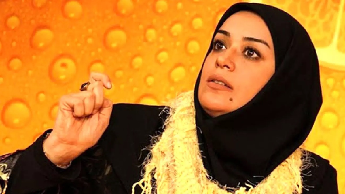 عکس| سلفی الهام چرخنده با یک دختر بد حجاب | دیلی فوتبال