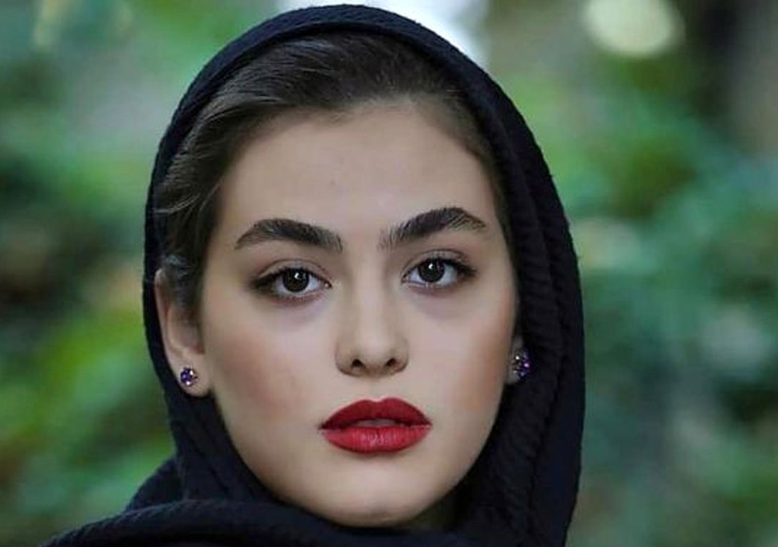 عکس| رقابت ریحانه پارسا با سفید برفی! | دیلی فوتبال