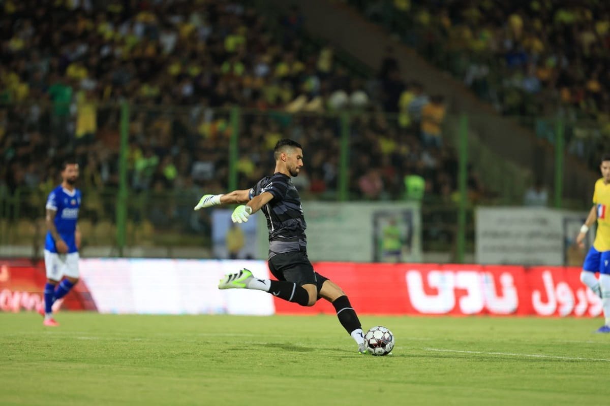 محرومیت حسین حسینی به علت هتاکی؛ دروازه بان استقلال بازی با تراکتور را از دست داد محرومیت حسین حسینی به علت هتاکی؛ دروازه بان استقلال بازی با تراکتور را از دست داد | دیلی فوتبال