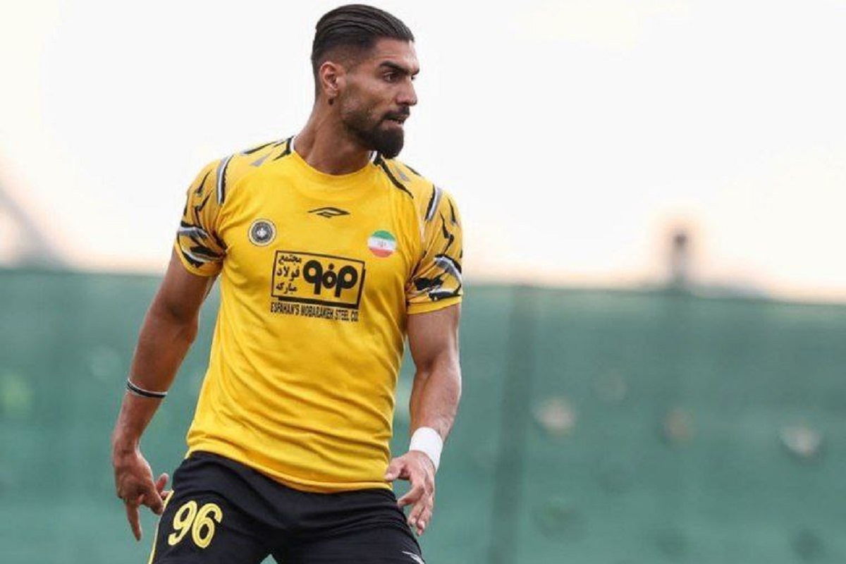 عکس| فوتبالیست مخالف جمهوری اسلامی 110 میلیارد از شرکت دولتی پول می گیرد! عکس| فوتبالیست مخالف جمهوری اسلامی 110 میلیارد از شرکت دولتی پول می گیرد! | دیلی فوتبال