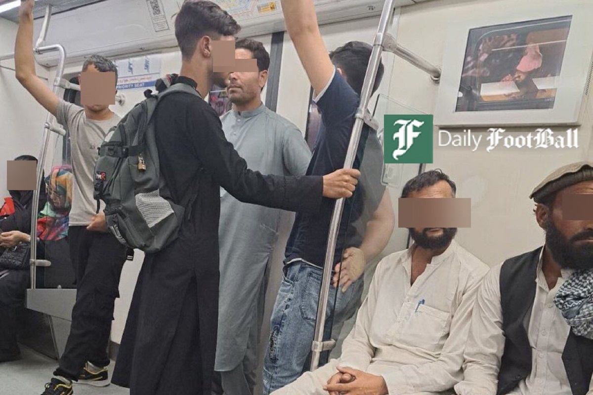 عکس| اینجا افغانستان نیست؛ تصویری عجیب از حضور پرشمار مهاجران افغان در مترو تهران | دیلی فوتبال