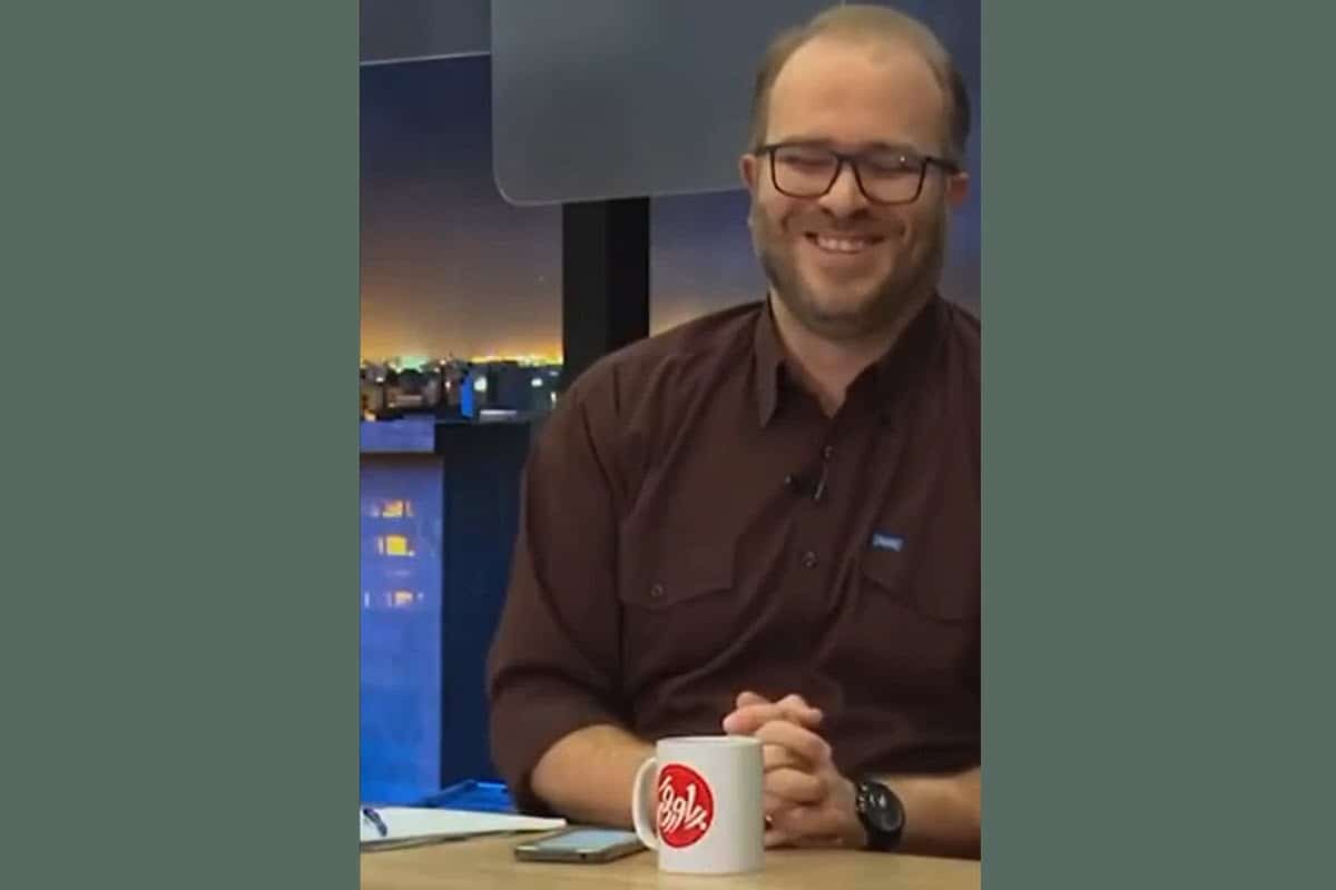 فیلم| واکنش مجری پاورقی به گوریل خطاب شدن توسط مخاطب | دیلی فوتبال