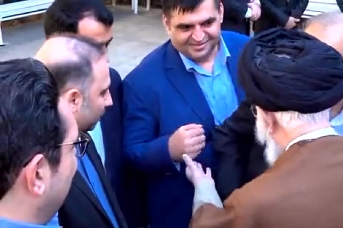 فیلم| شوخی رهبر انقلاب با حسین رضازاده فیلم| شوخی رهبر انقلاب با حسین رضازاده | دیلی فوتبال