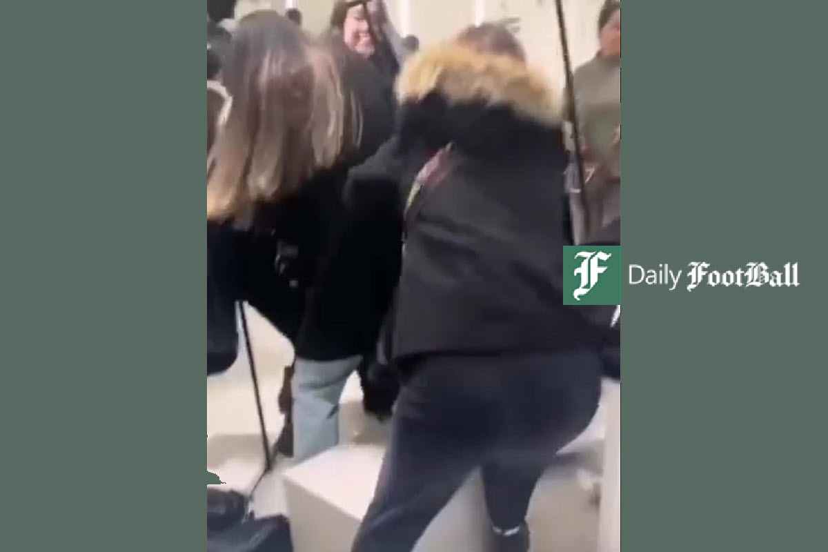 فیلم| دعوای زنان برای خرید یک لباس در بلک فرایدی فیلم| دعوای زنان برای خرید یک لباس در بلک فرایدی | دیلی فوتبال