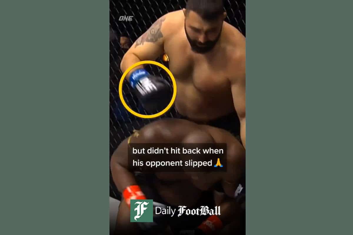 فیلم| حرکت جوانمردانه ایرج عزیزپور در قفس مبارزه فیلم| حرکت جوانمردانه ایرج عزیزپور در قفس مبارزه | دیلی فوتبال