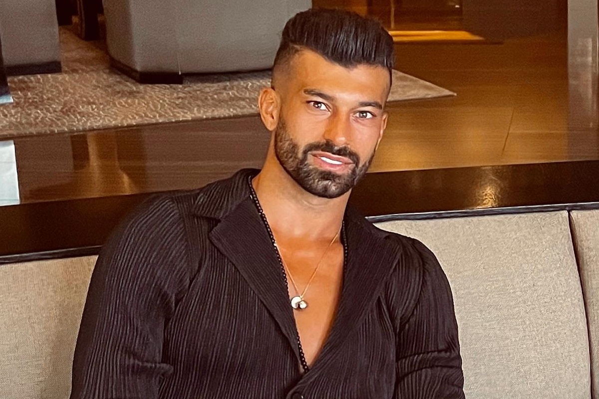 عکس| لباس 500 میلیونی از بیت المال بر تن فوتبالیست سلبریتی عکس| لباس 500 میلیونی از بیت المال بر تن فوتبالیست سلبریتی | دیلی فوتبال