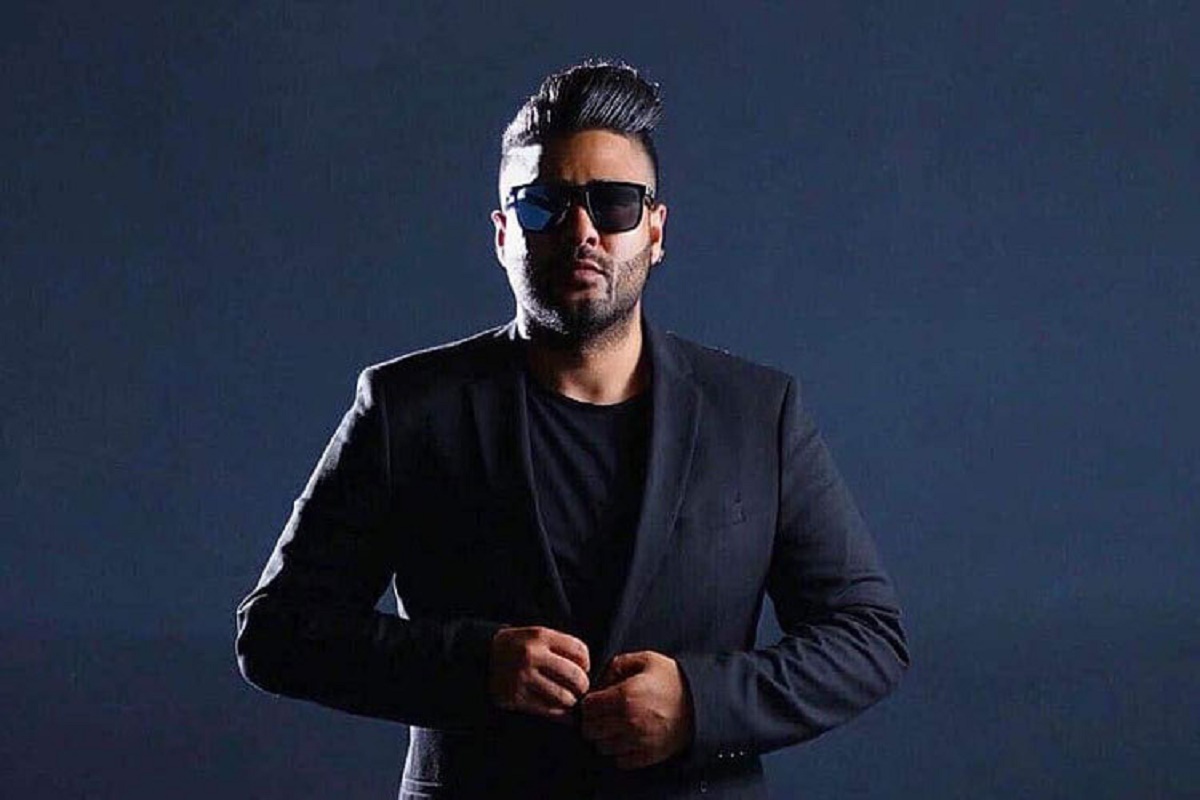 فیلم| جنجال جدید خواننده مبتذل؛ دابسمش ساسی مانکن با سرود سلام فرمانده فیلم| جنجال جدید خواننده مبتذل؛ دابسمش ساسی مانکن با سرود سلام فرمانده | دیلی فوتبال