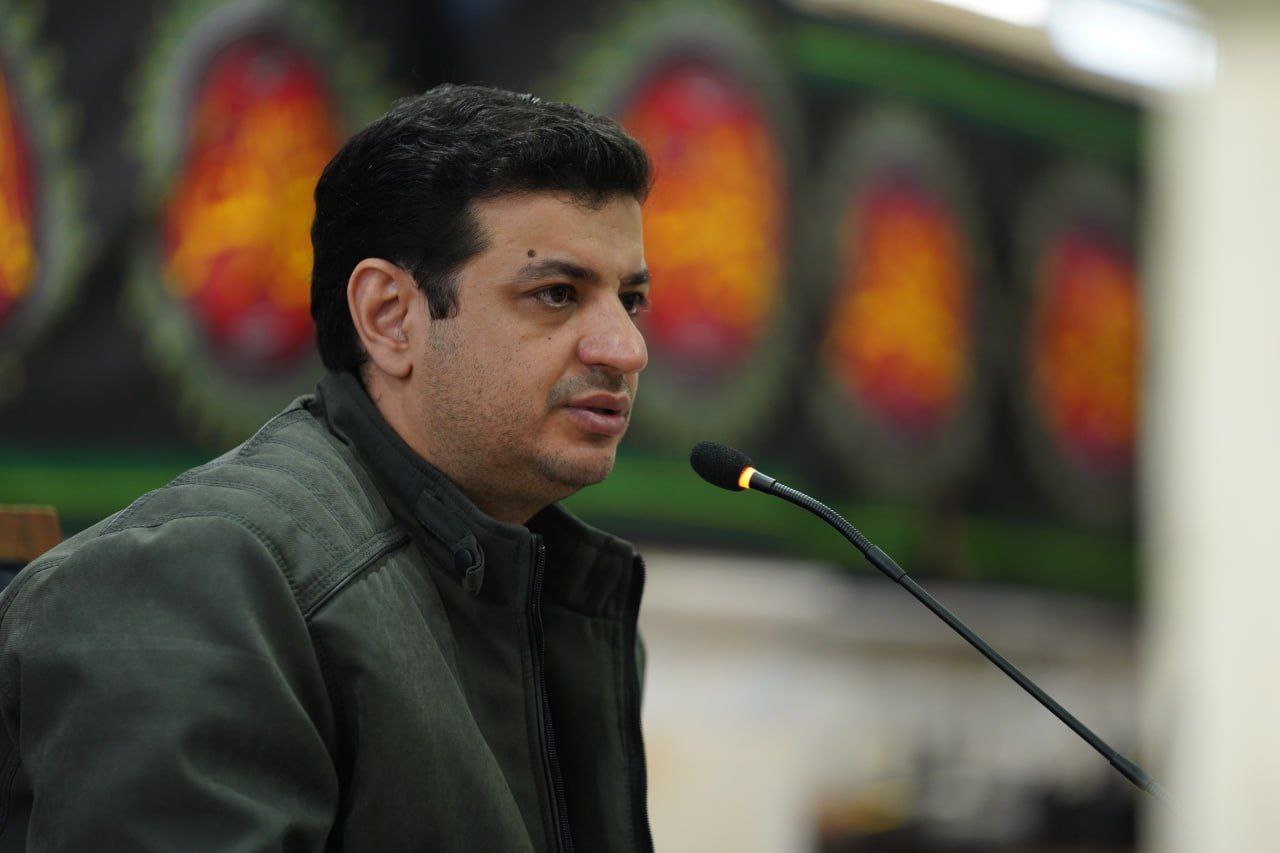 عکس| اعتراض رائفی پور به ارزانی بنزین | دیلی فوتبال