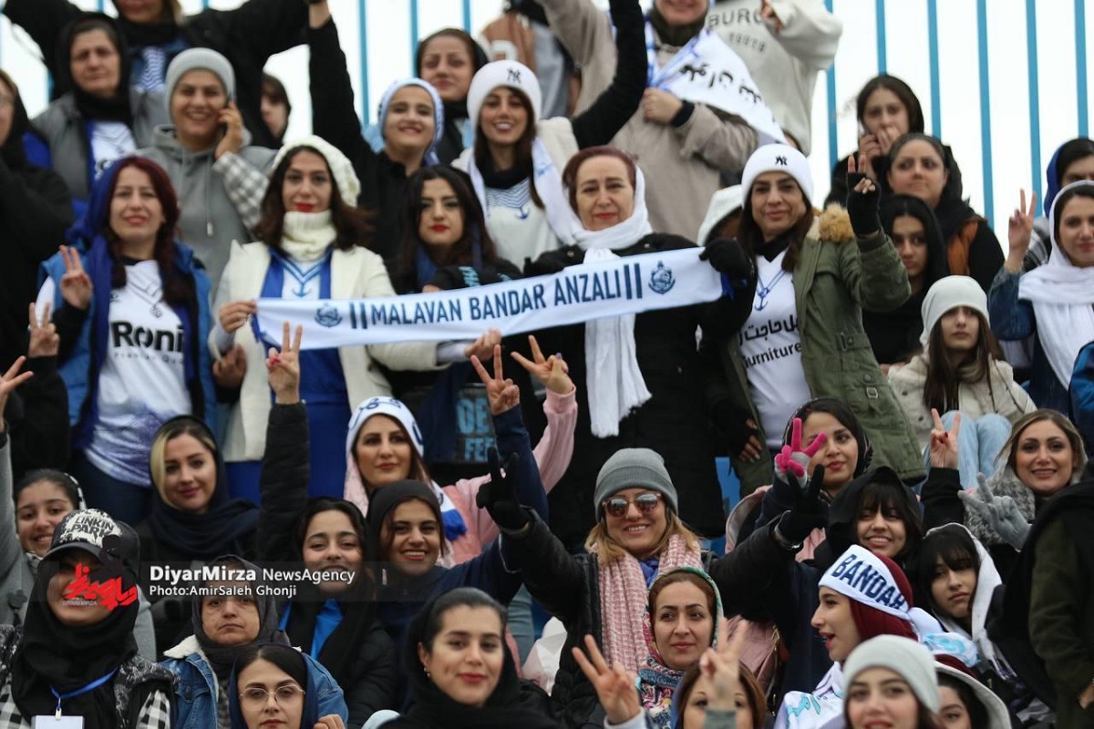 عکس| حمله انزلی چی ها به هوادار تراکتور؛ عاقبت حضور تماشاگران زن در ورزشگاه سن سیروس | دیلی فوتبال