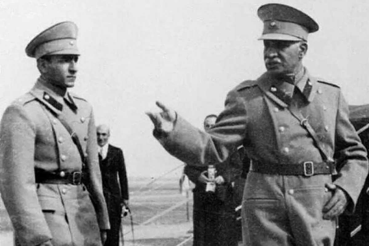 فیلم| بازم بگو رضاشاه روحت شاد! فیلم| بازم بگو رضاشاه روحت شاد! | دیلی فوتبال