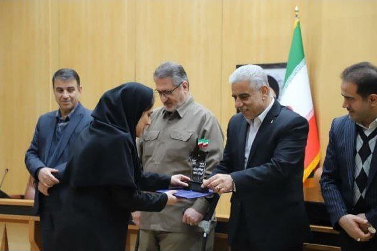 عکس| مسئولان استانداری در خواب زمستانی؛ حامی اغتشاشات و بی حجابی جوان برتر گیلان شد! | دیلی فوتبال