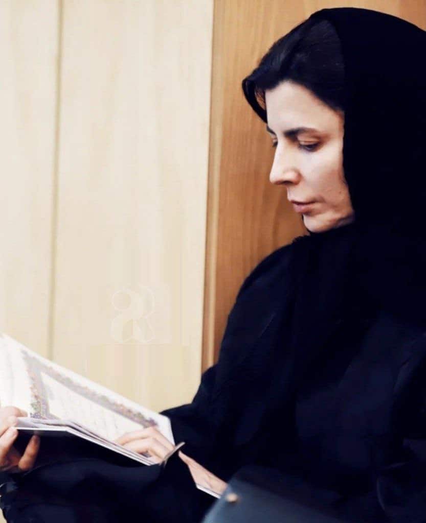 عکس| قرآن خواندن لیلا حاتمی در مراسم ختم رضا داوودنژاد عکس| قرآن خواندن لیلا حاتمی در مراسم ختم رضا داوودنژاد | دیلی فوتبال