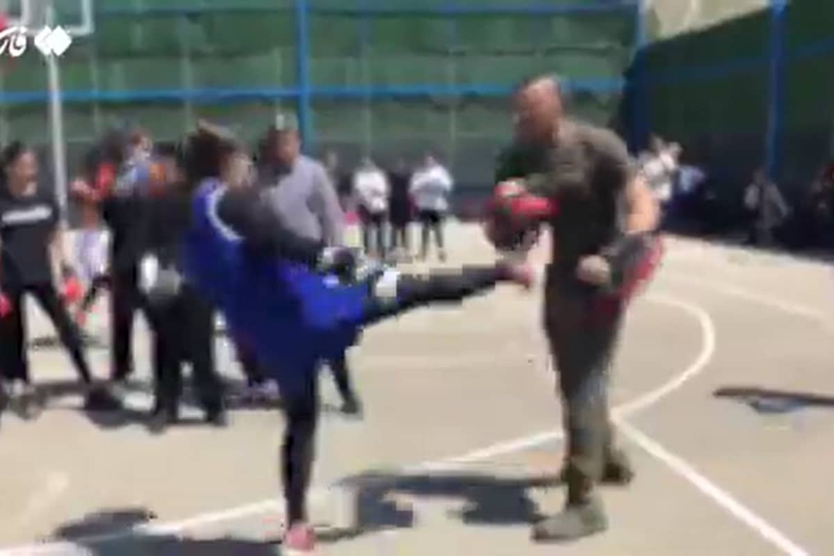 فیلم| ورزش رزمی مختلط پیش چشم مسئولین شهرداری لواسان فیلم| ورزش رزمی مختلط پیش چشم مسئولین شهرداری لواسان | دیلی فوتبال