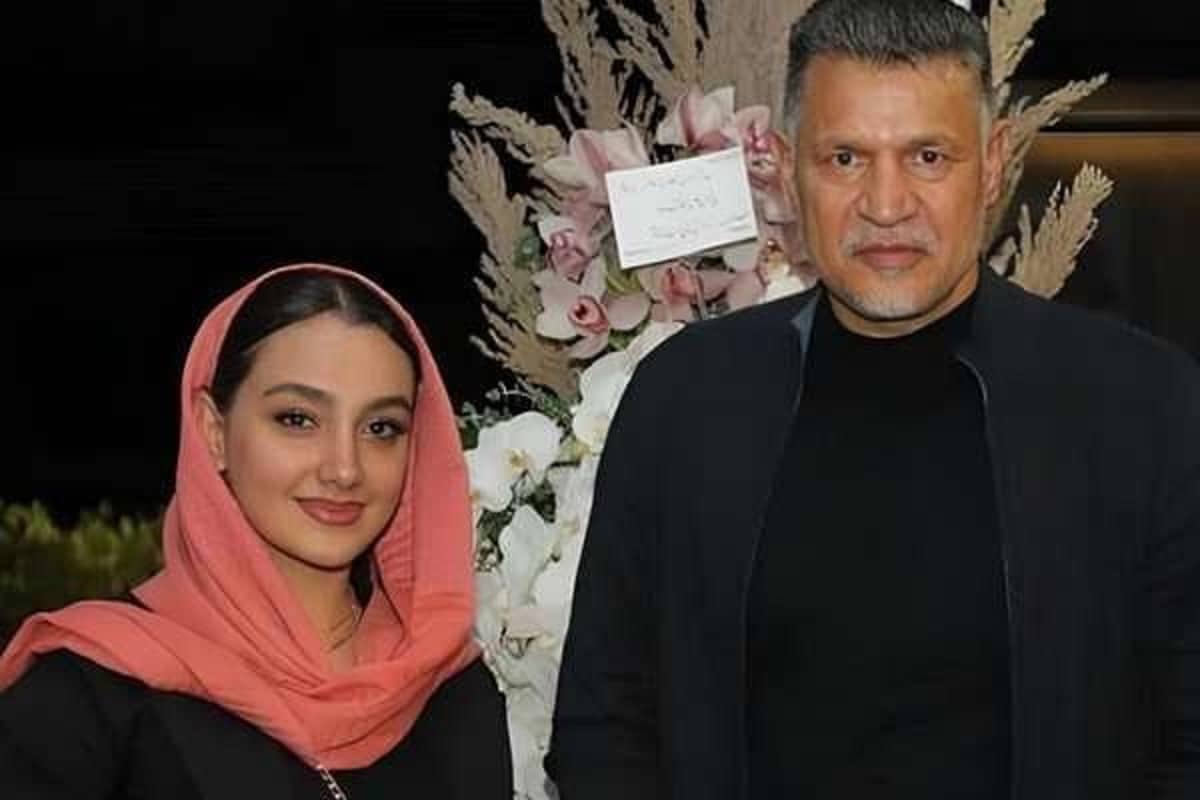 عکس| جنجال مدال اهدایی یک دختر به علی دایی عکس| جنجال مدال اهدایی یک دختر به علی دایی | دیلی فوتبال