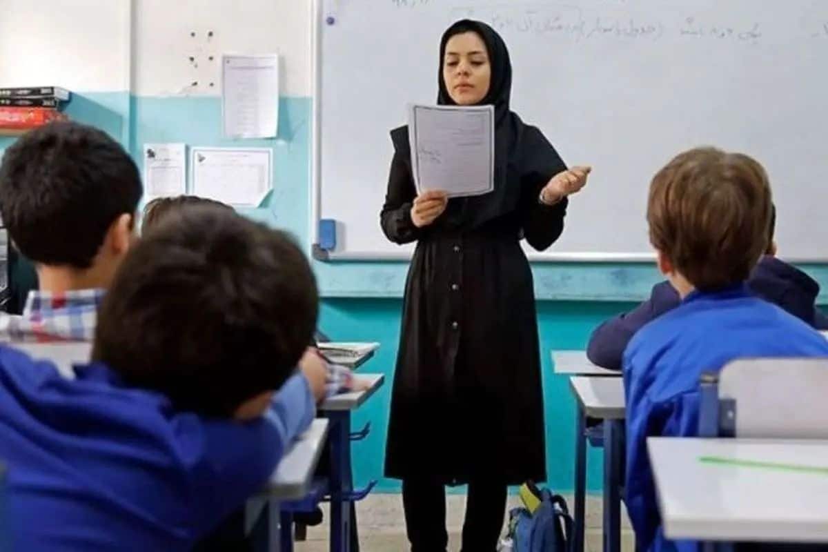 عیدی دولت رئیسی به مناسبت روز معلم 1403 | دیلی فوتبال