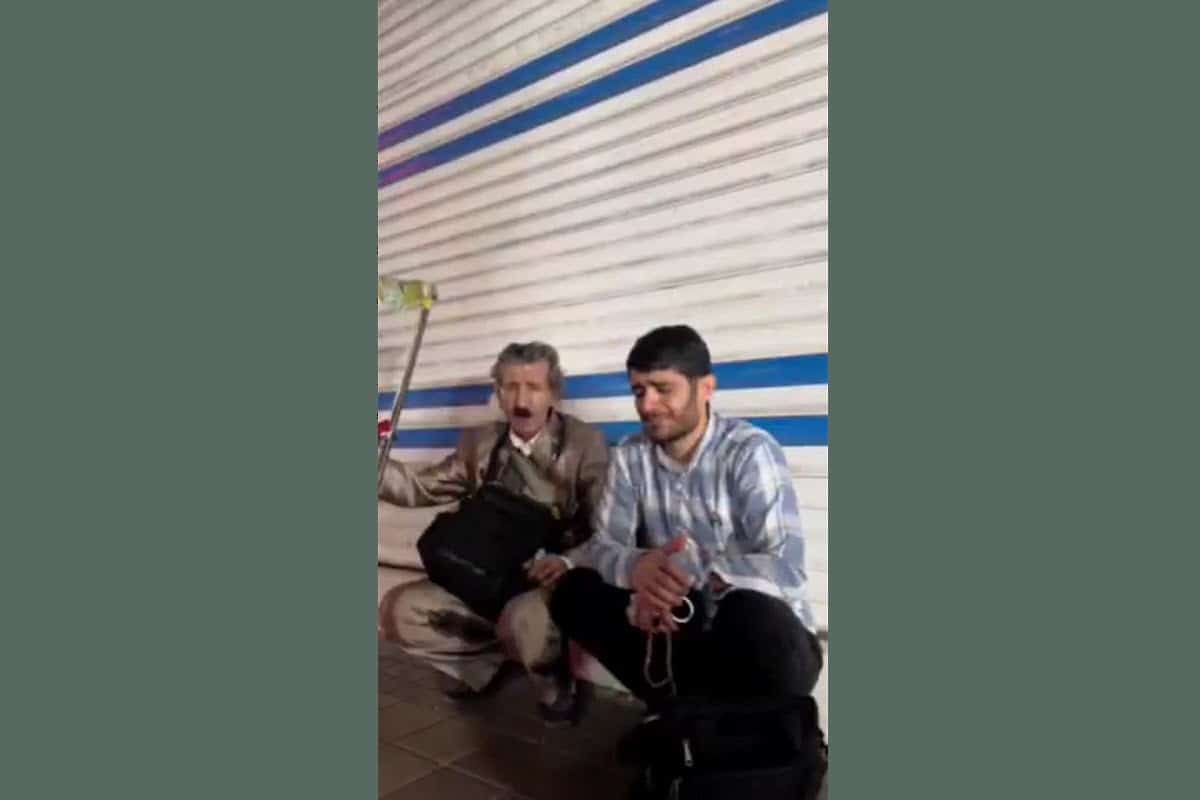 فیلم| همنشینی مداح معروف با یک نوازنده خیابانی در رشت فیلم| همنشینی مداح معروف با یک نوازنده خیابانی در رشت | دیلی فوتبال