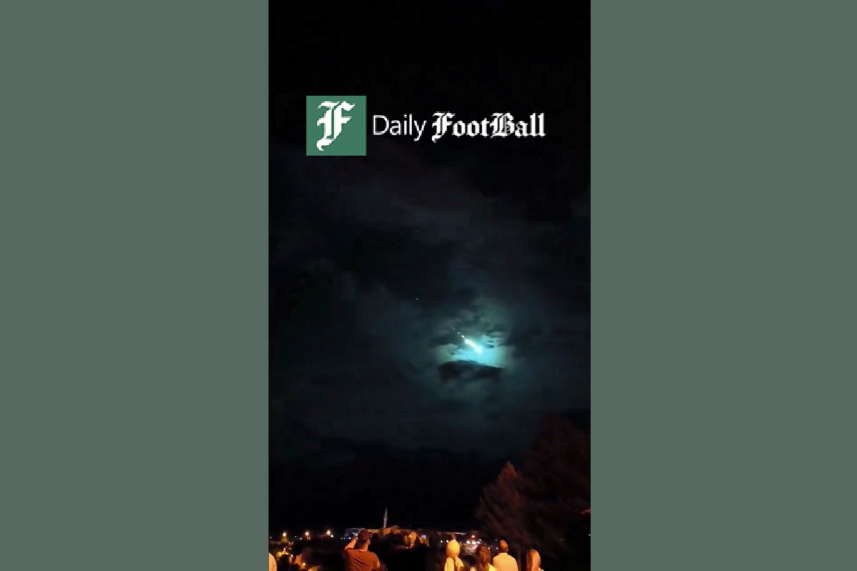 فیلم| سقوط شهاب سنگ بزرگ در استانبول و دیگر شهرهای ترکیه فیلم| سقوط شهاب سنگ بزرگ در استانبول و دیگر شهرهای ترکیه | دیلی فوتبال