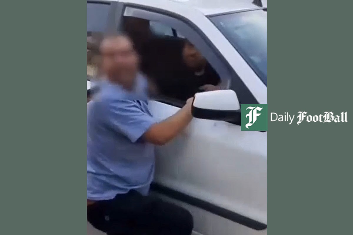 فیلم| گریه های دردناک دستفروش اردبیلی مقابل ماموران شهرداری | دیلی فوتبال