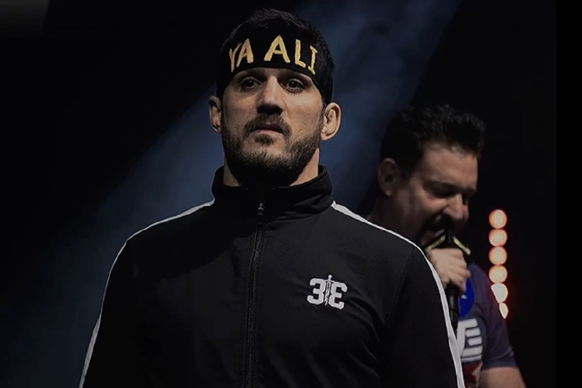 فیلم| ورود قهرمان آذربایجانی مسابقات MMA با سربند یا علی (ع) | دیلی فوتبال