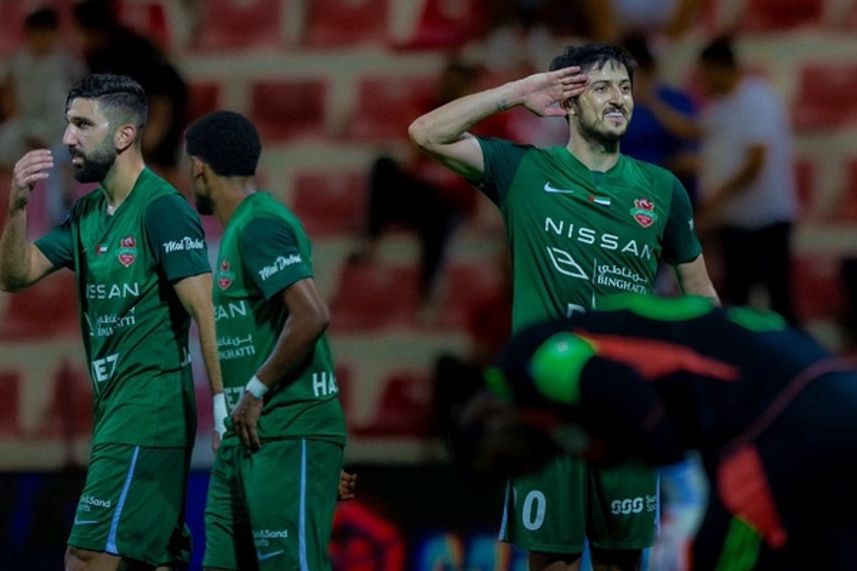 عکس| سردار آزمون در آغوش بازیکن اسرائیلی | دیلی فوتبال