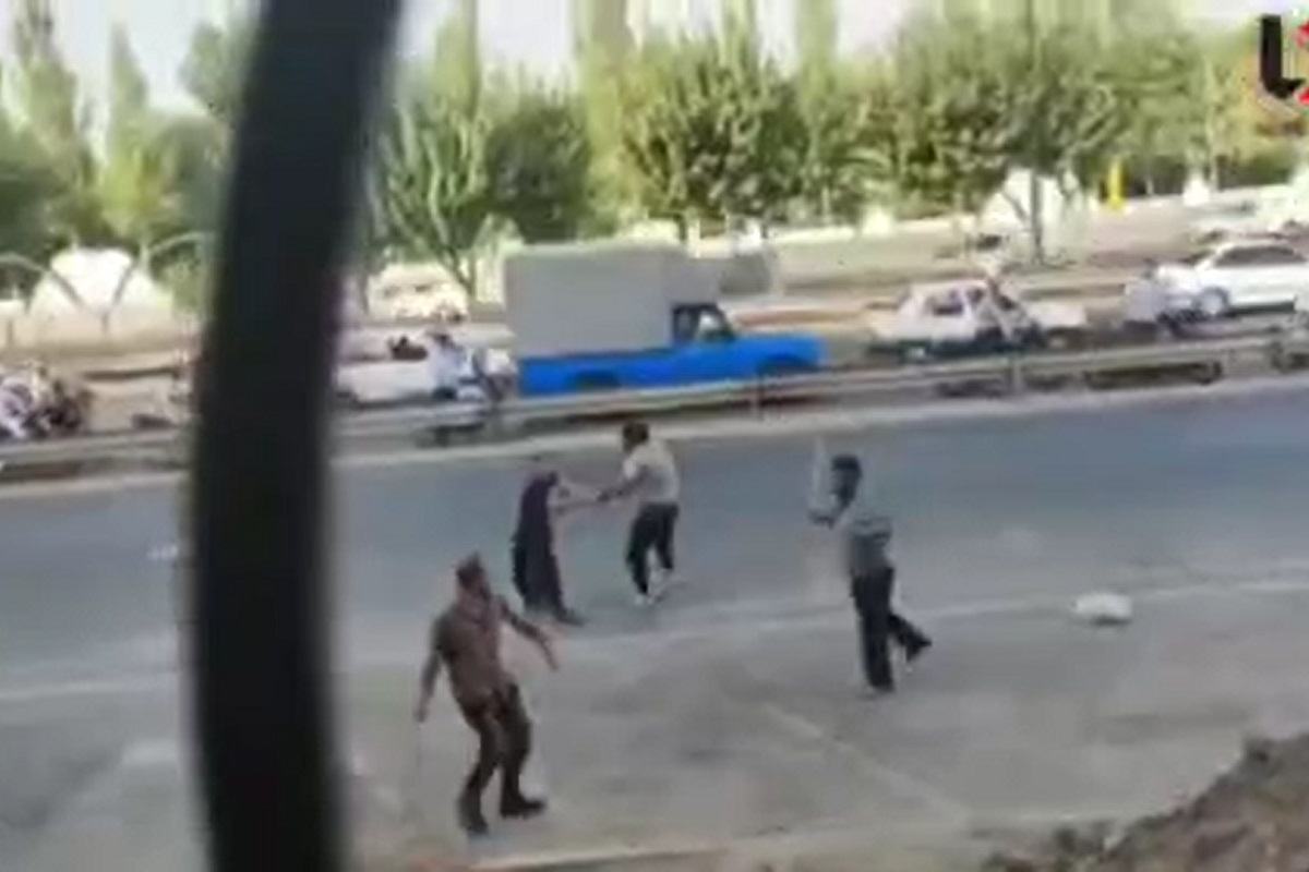 فیلم| نزاع دسته جمعی کارگران افغانی در تهران | دیلی فوتبال