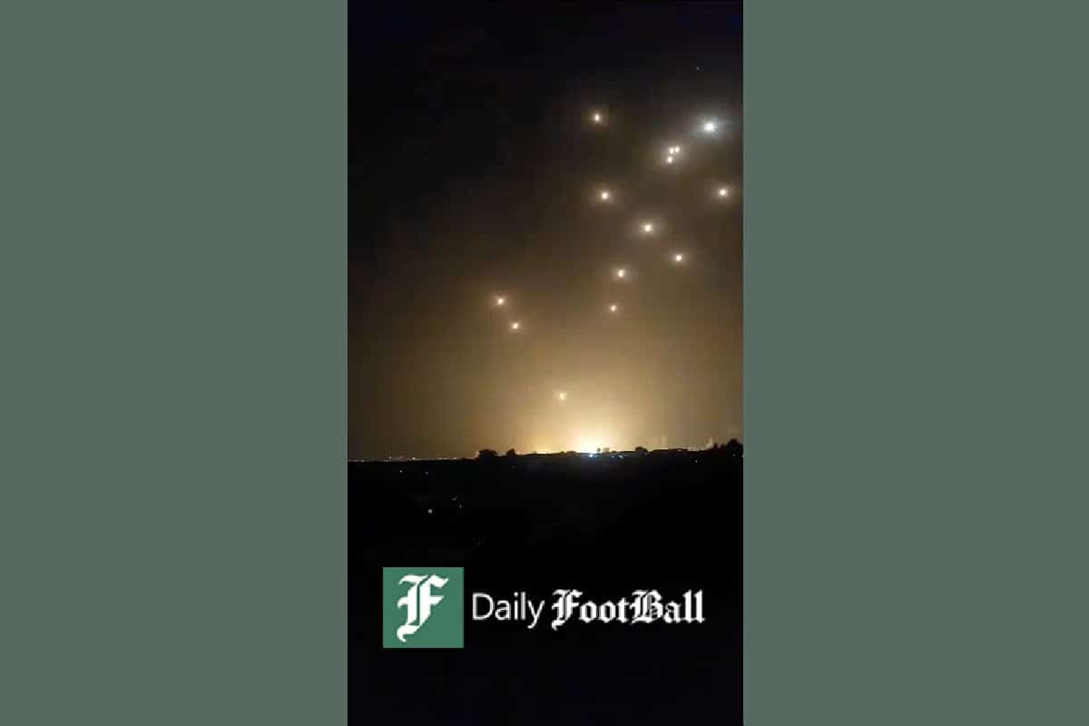 فیلم| لحظه برخورد ده ها موشک ایرانی به قلب تل آویو فیلم| لحظه برخورد ده ها موشک ایرانی به قلب تل آویو | دیلی فوتبال