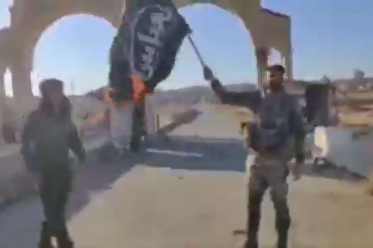 فیلم| آتش زدن پرچم منقش به نام حضرت عباس (ع) توسط نیروهای تحریر الشام | دیلی فوتبال