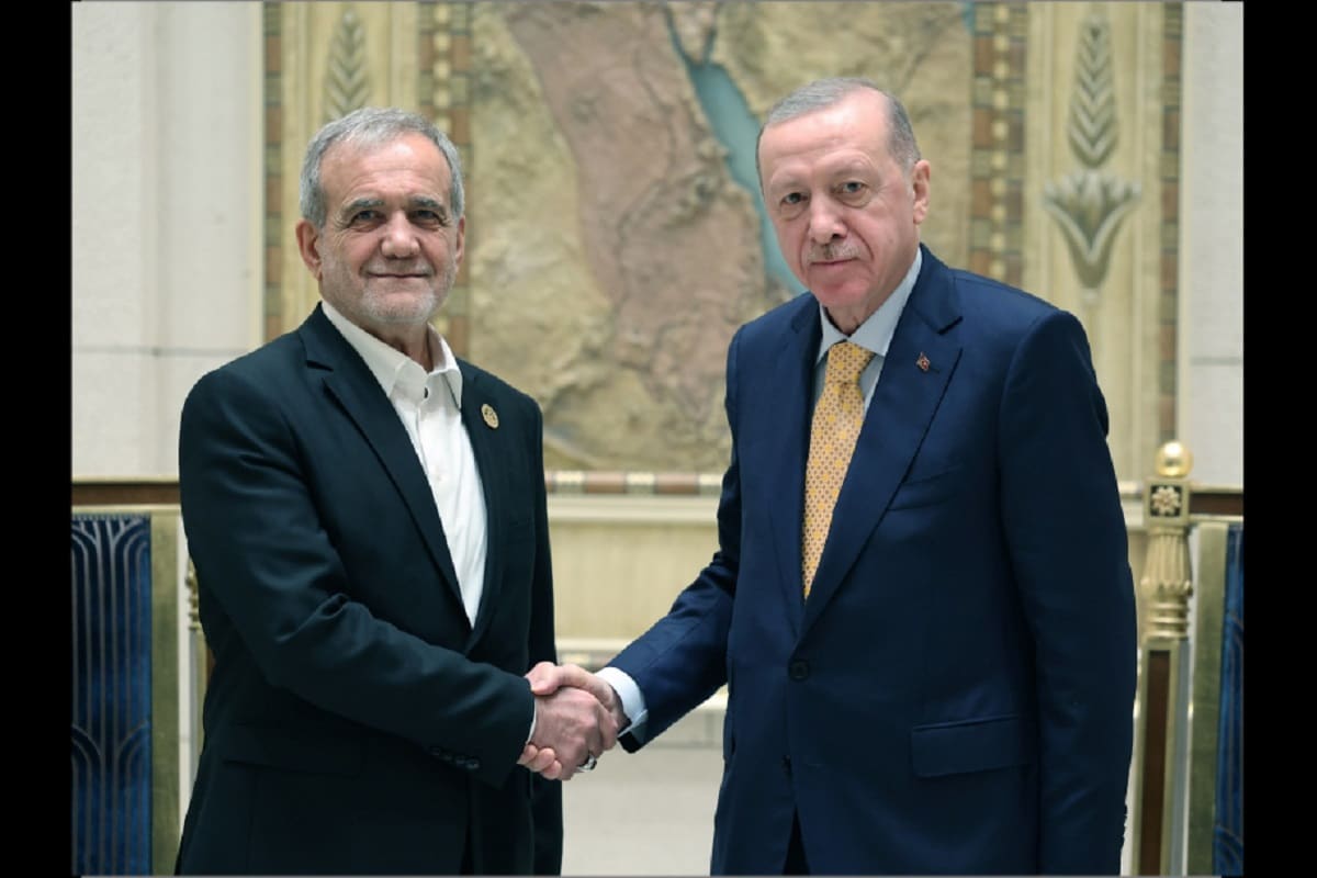 عکس| زبان بدن ضعیف پزشکیان؛ یاوه گویی رسانه ترکیه علیه ایران | دیلی فوتبال