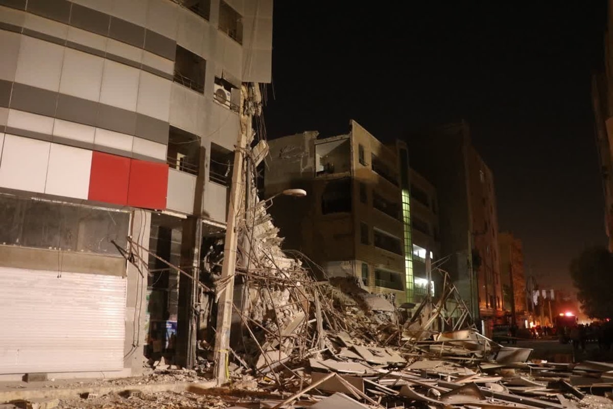 فیلم| اولین تصویر ریزش ساختمان در اهواز منتشر شد فیلم| اولین تصویر ریزش ساختمان در اهواز منتشر شد | دیلی فوتبال