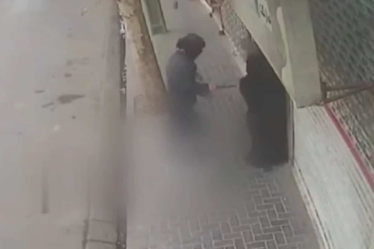 فیلم| سرقت گوشی زن مشهدی در خیابان با تهدید قمه | دیلی فوتبال