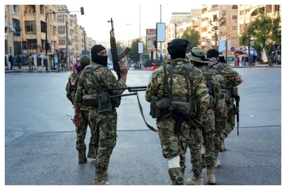 فیلم| حرکت غیرانسانی نیروهای تحریر الشام با معترضان فیلم| حرکت غیرانسانی نیروهای تحریر الشام با معترضان | دیلی فوتبال