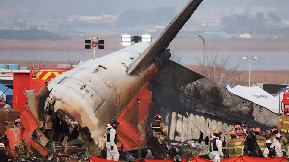 عکس| سقوط هواپیمای یک تیم فوتبال در خلیج فارس | دیلی فوتبال