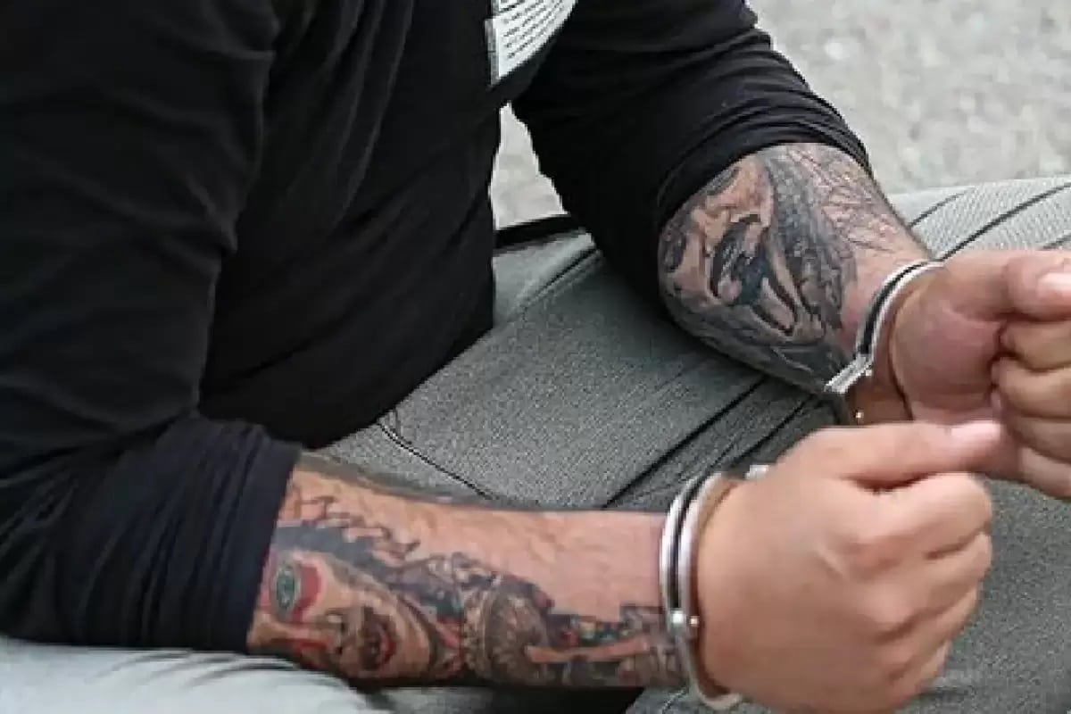 فیلم| دزد بلاگرنما به دام پلیس افتاد فیلم| دزد بلاگرنما به دام پلیس افتاد | دیلی فوتبال