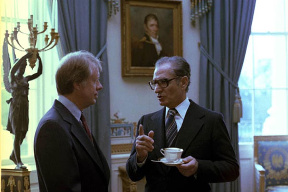 فیلم| شاه چقدر پول و طلا از ایران برد؟ | دیلی فوتبال