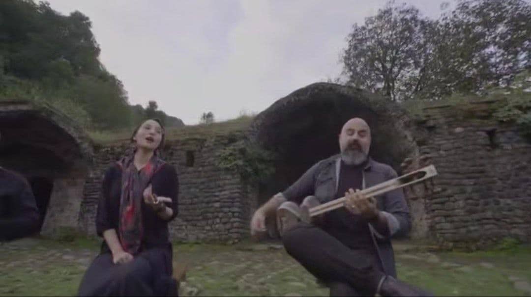 عکس| تداوم هنجارشکنی خواننده های زن در اماکن تاریخی | دیلی فوتبال