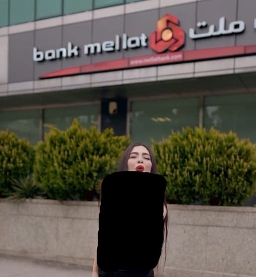 عکس| ترویج برهنگی توسط بانک ملت | دیلی فوتبال