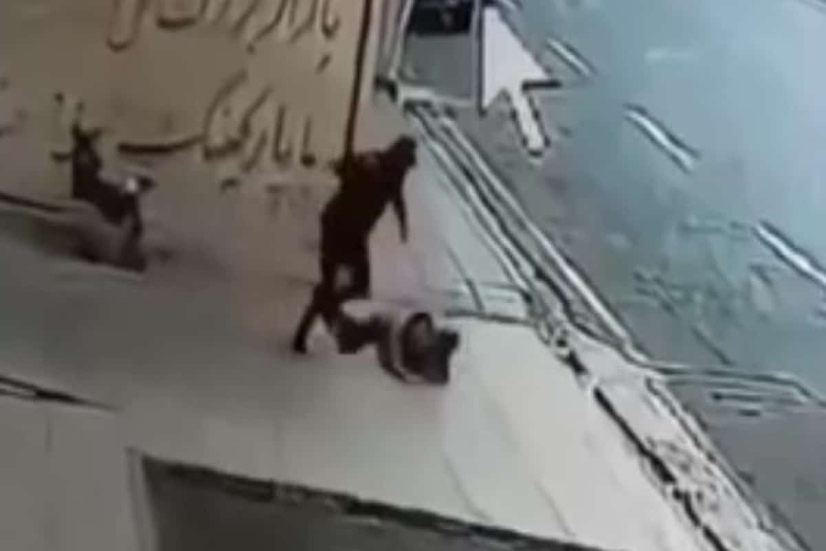 فیلم| سرقتی وحشتناک از زنی که کودک در آغوش داشت! | دیلی فوتبال