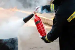 آتش‌سوزی در شهرک صنعتی محمود آباد قم/ علت انفجار مخزن نامشخص است | دیلی فوتبال