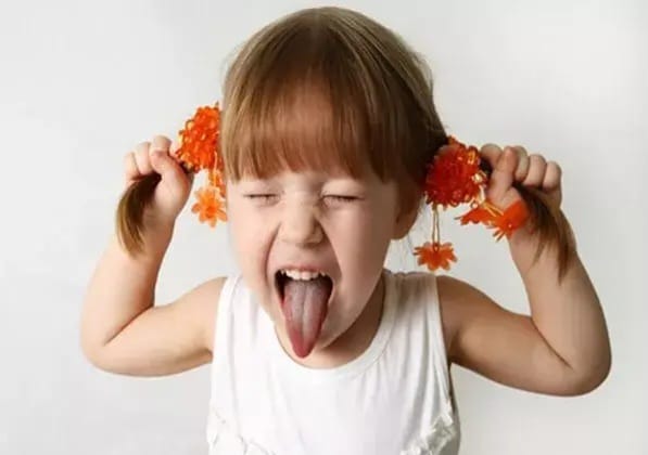 با بی ادبی کودکان چه کنیم؟/ تقلید، جلب توجه یا زنگ خطر؟ ۲۰۲۵۰۵۰۸_۱۶۲۸۲۳