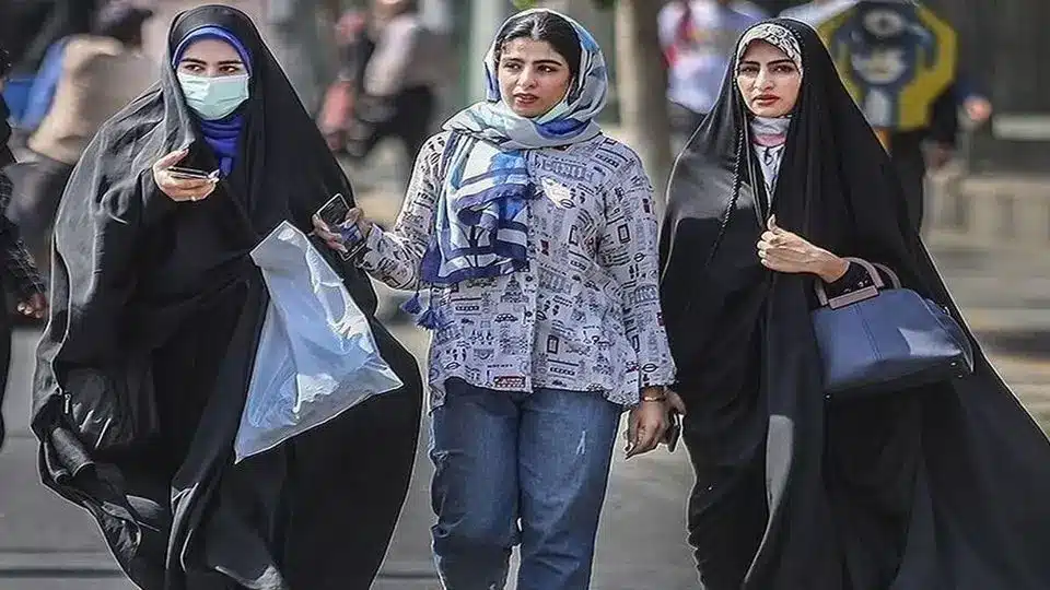 برخی دستگاه‌ها با ارسال پیامک‌های حجاب به مردم می‌خواهند فراتر از نهادهای بالادستی حرکت کنند/ دولت ریشه و مرجع پیامک‌ها را بررسی کند 
