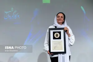 بزرگداشت گلاب آدینه در بیستمین شب کارگردانان تئاتر | دیلی فوتبال