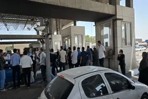 تجمع خانواده مفقودان حادثه بندر شهید رجایی | دیلی فوتبال