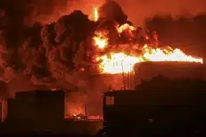 حمله هوایی امریکا به بندر نفتی یمن | دیلی فوتبال