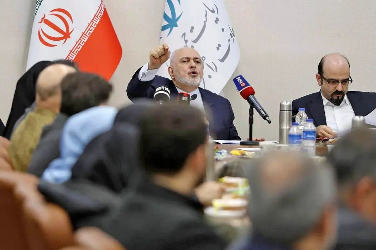 ظریف دوباره پشت «خلیج فارس» درآمد! +عکس ظریف دوباره پشت «خلیج فارس» درآمد! +عکس | دیلی فوتبال