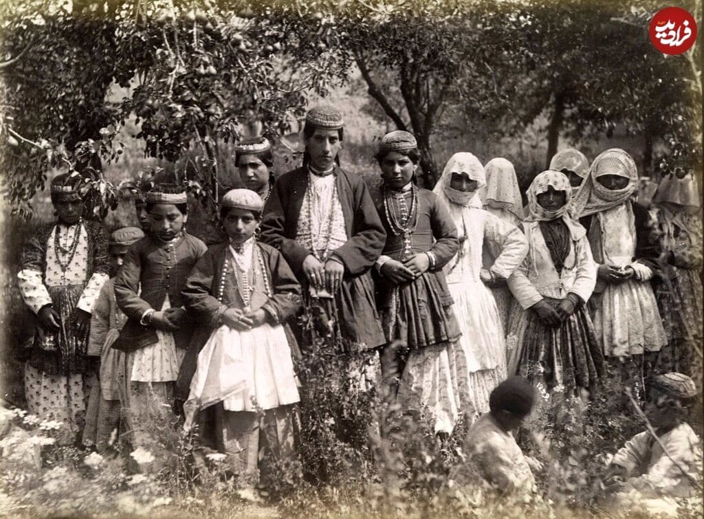 سفر به قاجار؛ از مردان شپش‌کش تا دختر کتابخوان