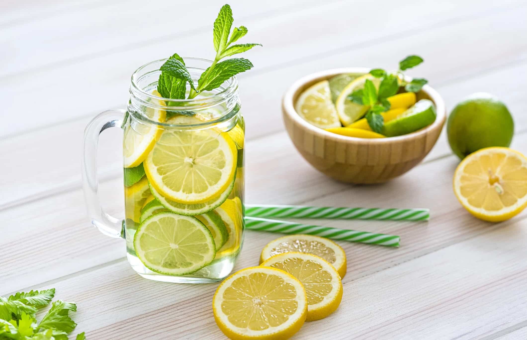 مرور دوباره فوائد آب لیمو در آستانه تابستان ۲۰۲۵۰۵۰۸_۱۴۲۲۴۲