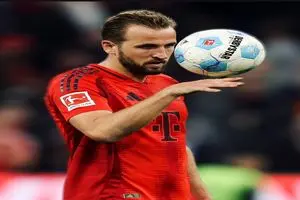 هری کین جام خود را در رستوران بالای سر برد! هری کین جام خود را در رستوران بالای سر برد! | دیلی فوتبال