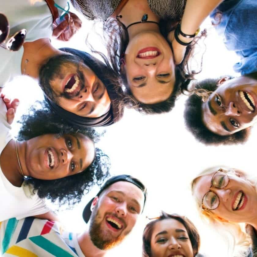 کدام کشورها خندهروترند؟! عکس-برای-پروفایل-گروه-دوستانه-فامیلی-10