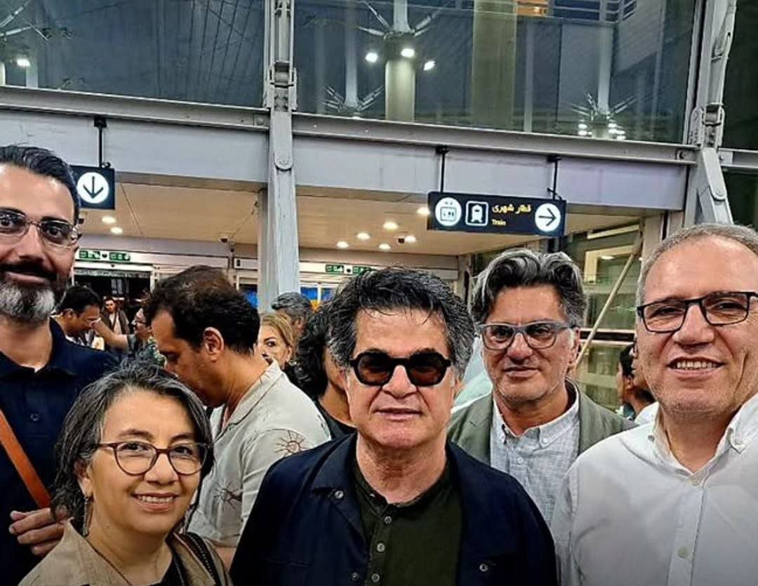 عکس| استقبال سرد از جعفر پناهی در فرودگاه عکس| استقبال سرد از جعفر پناهی در فرودگاه | دیلی فوتبال